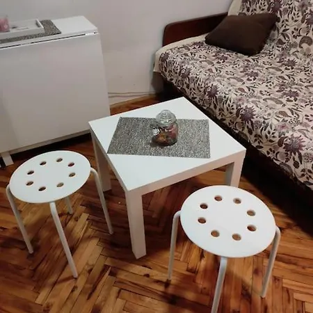 Iskrina Kucica Goc *