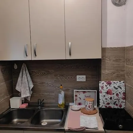 Iskrina Kucica Goc *