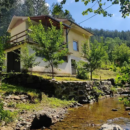 Iskrina Kucica Goc Holiday home *